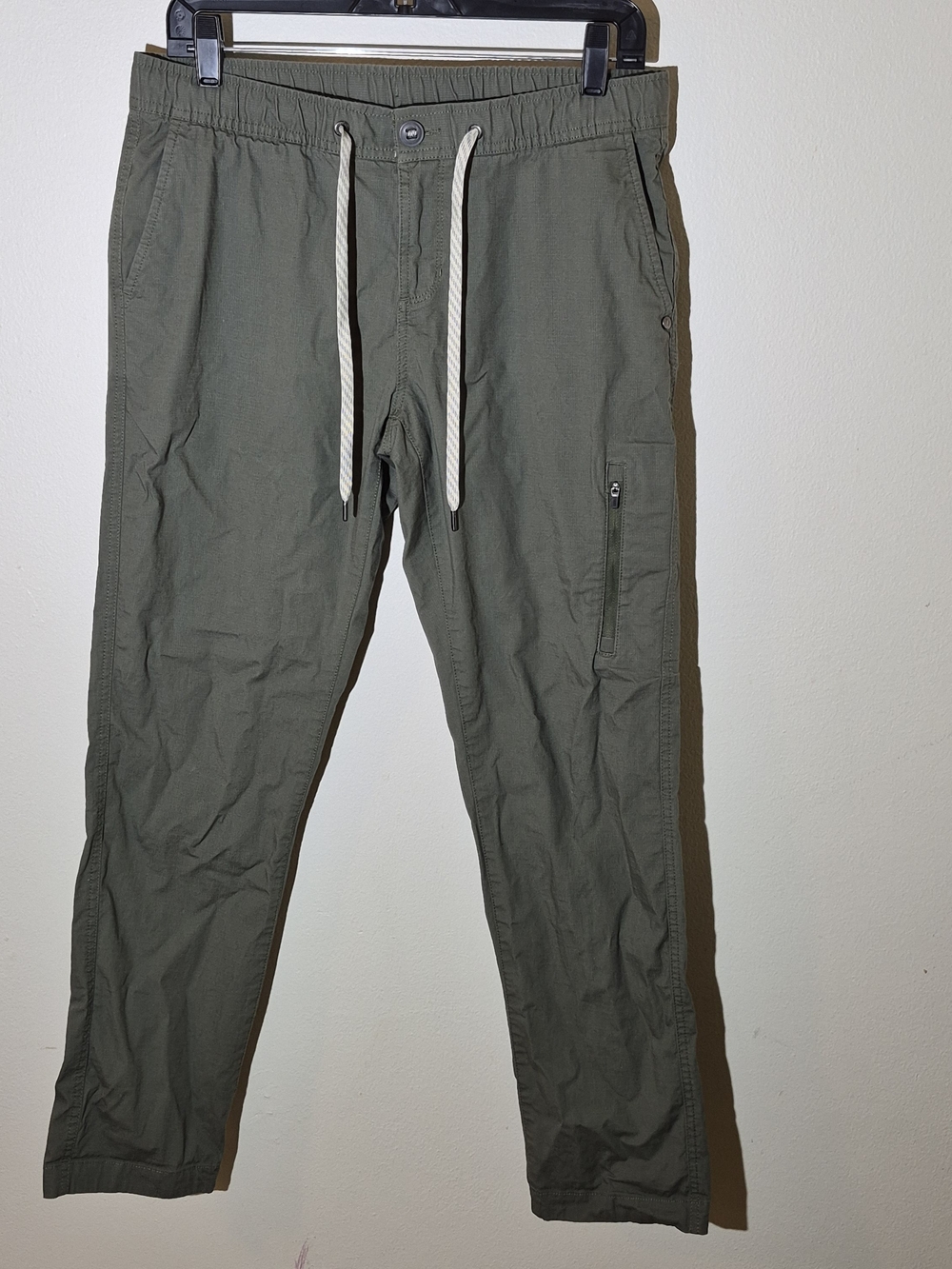 M) Vuori Womens RipStop Olive Pants